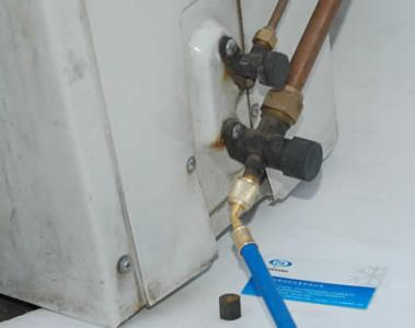 闵行区莘庄专业维修空调师傅 空调移机加氟 空调不制冷维修